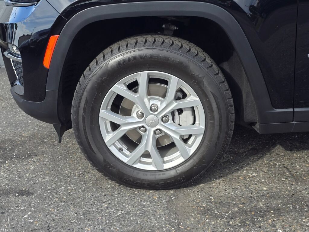 Used 2023 Jeep Grand Cherokee Limited AWD/4WD image 4
