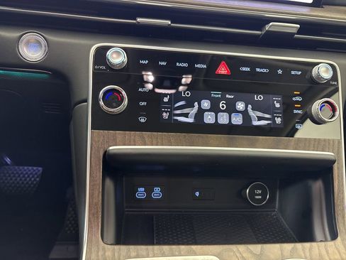 New 2025 Genesis GV80 2.5T Advanced image 30