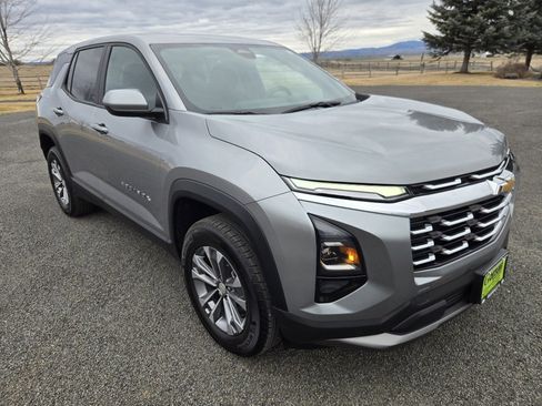 Used 2025 Chevrolet Equinox LT image 3