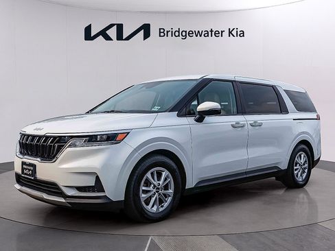 Used 2024 Kia Carnival LX FWD image 3