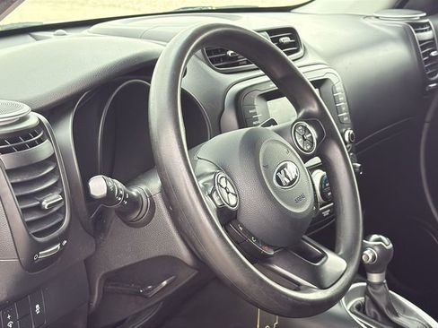 Used 2018 Kia Soul + FWD image 9