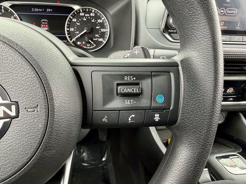 Used 2024 Nissan Rogue SV image 25