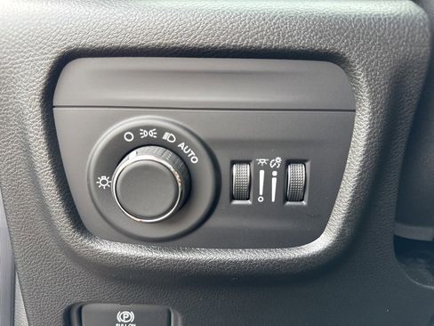 New 2025 Jeep Grand Cherokee L Altitude image 50