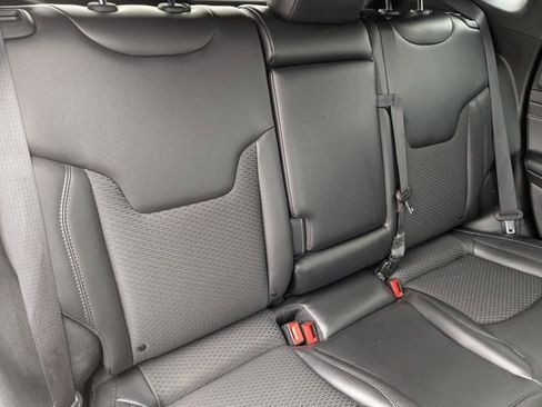 Used 2022 Jeep Compass Altitude w/ Sun and Sound Group image 10