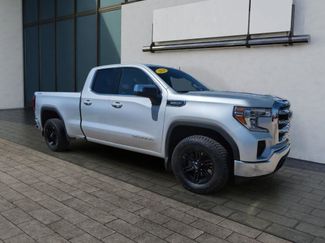 Used 2020 GMC Sierra 1500 SLE image 1