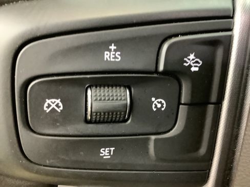 Used 2024 GMC Yukon SLE w/ Gmc Pro Safety Plus Package image 17