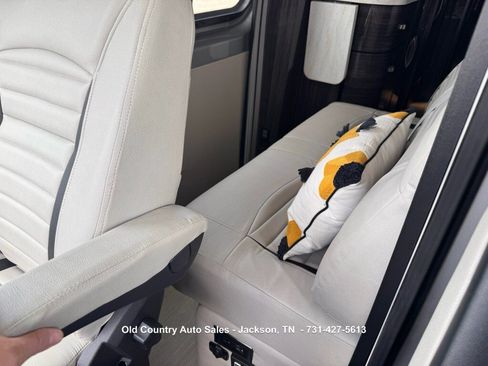 Used 2017 Mercedes-Benz Sprinter 3500 image 98