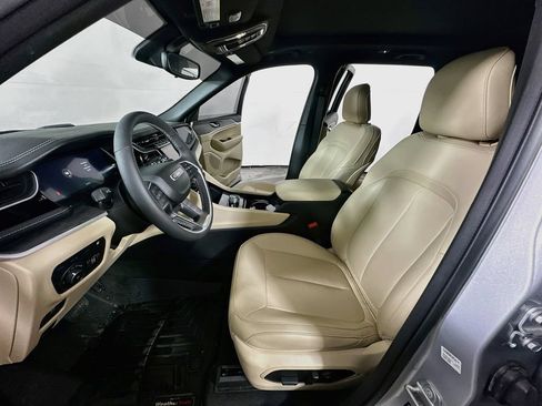 Used 2023 Jeep Grand Cherokee 4WD 4xe image 15
