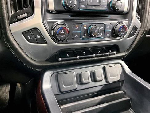 Used 2017 GMC Sierra 1500 SLT w/ Suspension Package, Off-Road AWD/4WD image 16