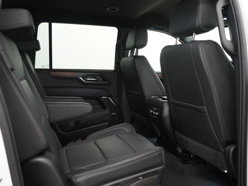 Used 2025 GMC Yukon XL Denali AWD/4WD image 15
