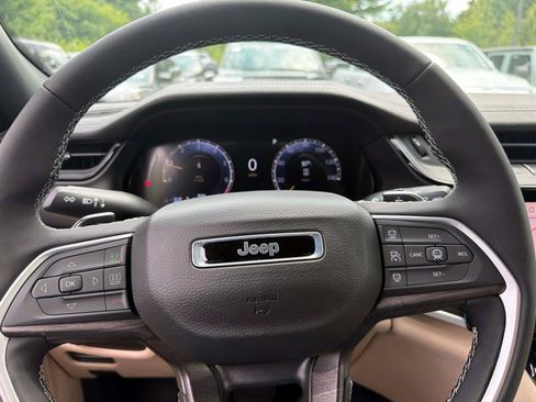 New 2026 Jeep Grand Cherokee Limited AWD/4WD image 15