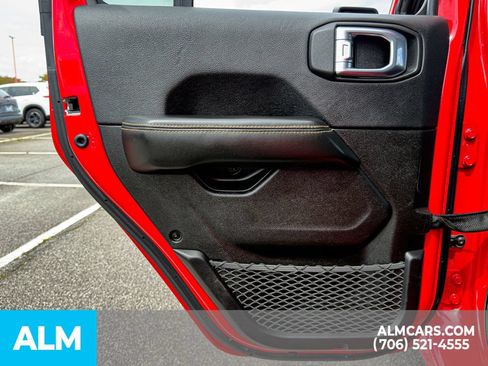 Used 2025 Jeep Wrangler Unlimited Sahara AWD/4WD image 18