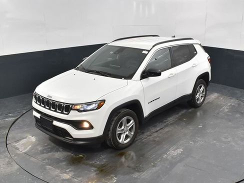 Used 2023 Jeep Compass Latitude image 30