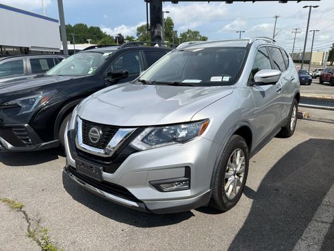 Used 2018 Nissan Rogue SV w/ Premium Package AWD/4WD image 32