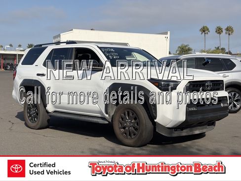 Certified 2025 Toyota 4Runner SR5 AWD/4WD image 1