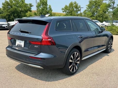 Used 2025 Volvo V60 B5 Cross Country Ultra AWD/4WD image 4