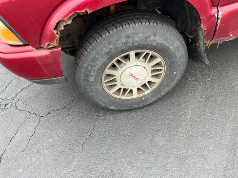 Used 2001 GMC Sonoma SLS w/ Convenience Group image 9