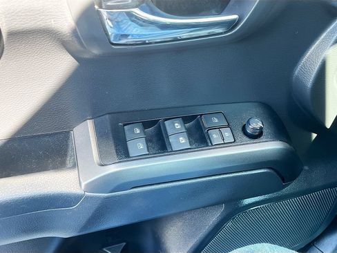 Used 2023 Toyota Tacoma TRD Off-Road AWD/4WD image 17