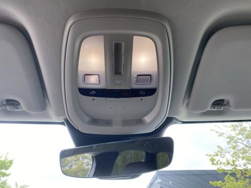 Used 2024 Volvo XC60 B5 Plus image 25