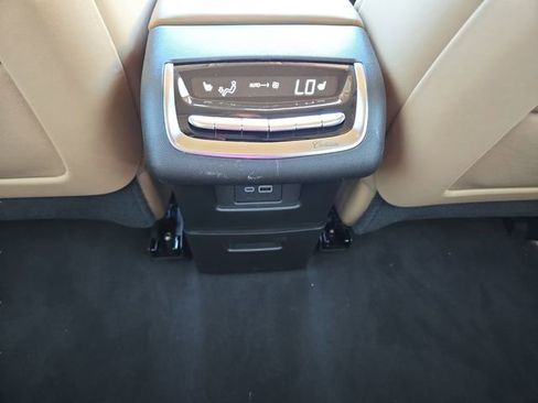 Used 2024 Cadillac XT6 Premium Luxury w/ Platinum Package AWD/4WD image 11
