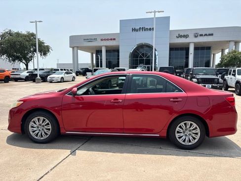 Used 2012 Toyota Camry LE FWD image 8