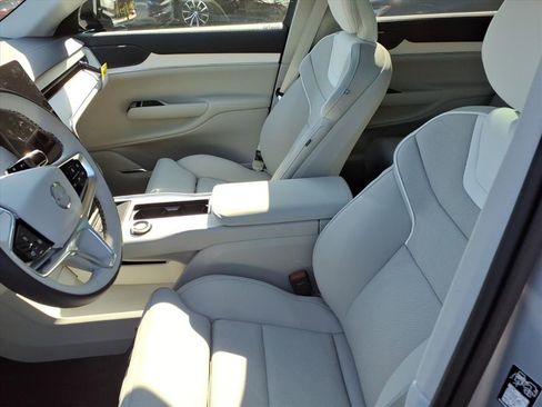 New 2025 Volvo EX90 Ultra w/ Protection Package Premier image 13