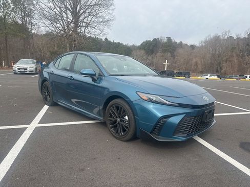 Used 2026 Toyota Camry SE image 7