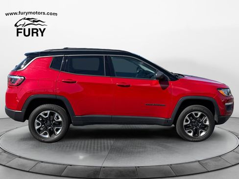 Used 2018 Jeep Compass Trailhawk w/ Leather Interior Group AWD/4WD image 3