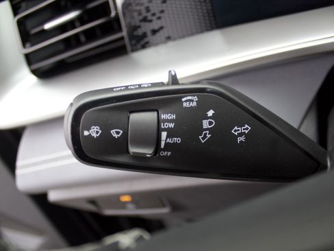 New 2026 Volkswagen Tiguan SE AWD/4WD image 19