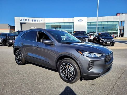 New 2025 Ford Escape SE image 25