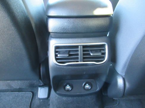 Used 2022 Hyundai Santa Fe SEL w/ Convenience Package image 16