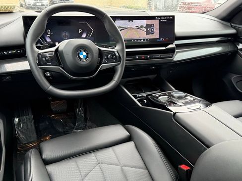 Used 2025 BMW 530i xDrive image 30