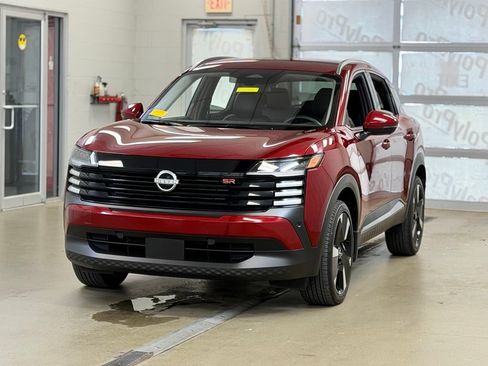 Used 2025 Nissan Kicks SR AWD/4WD image 3
