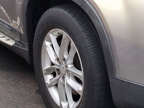 Used 2014 Kia Sorento LX image 10