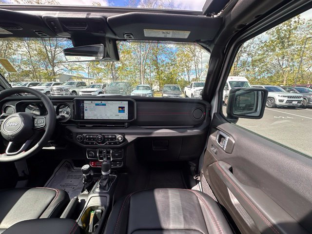 Used 2024 Jeep Wrangler Unlimited Rubicon AWD/4WD image 28
