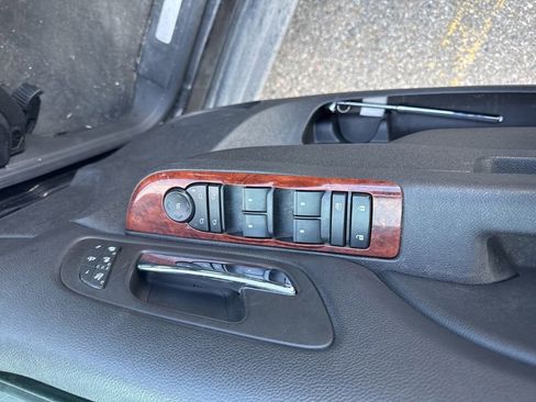 Used 2013 Chevrolet Avalanche LTZ AWD/4WD image 12