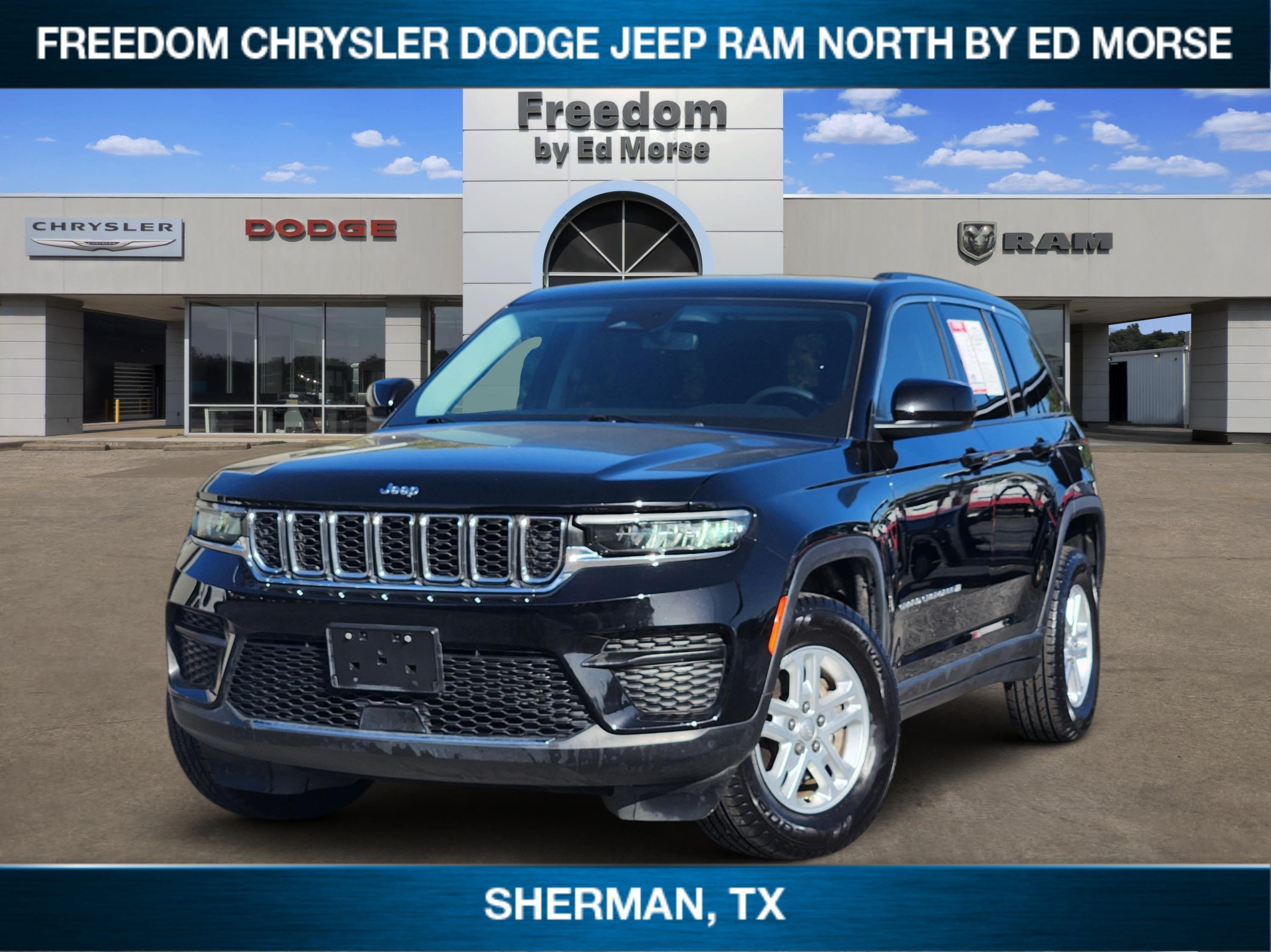 Used 2023 Jeep Grand Cherokee Laredo RWD image 1