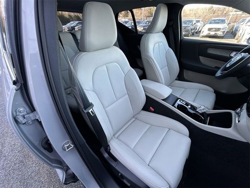 Certified 2025 Volvo XC40 B5 Ultra w/ Protection Package Premier image 15