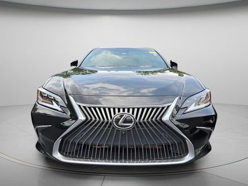Used 2020 Lexus ES 350 Ultra Luxury w/ Accessory Package FWD image 3
