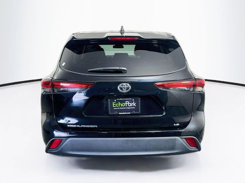 Used 2022 Toyota Highlander LE FWD image 7