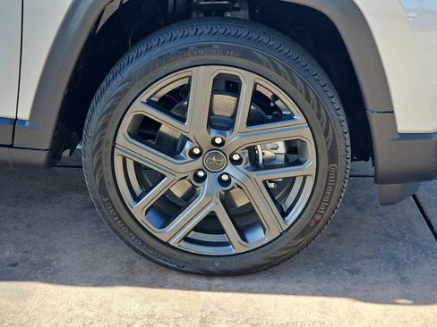 New 2026 Jeep Compass Latitude image 36