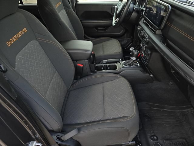 Used 2025 Jeep Gladiator Mojave w/ Safety Group AWD/4WD image 31