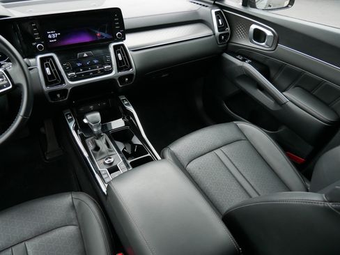 Used 2023 Kia Sorento SX image 11