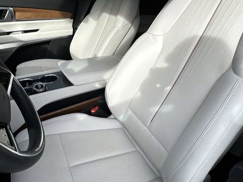 Certified 2026 Cadillac Vistiq Sport image 14