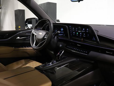 Used 2024 Cadillac Escalade Premium Luxury AWD/4WD image 29