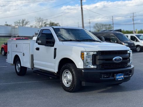 Used 2019 Ford F250 XL w/ Power Equipment Group RWD image 3