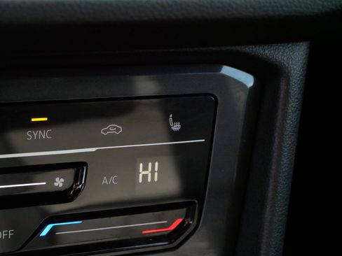 Certified 2024 Volkswagen Tiguan SE R-Line image 30