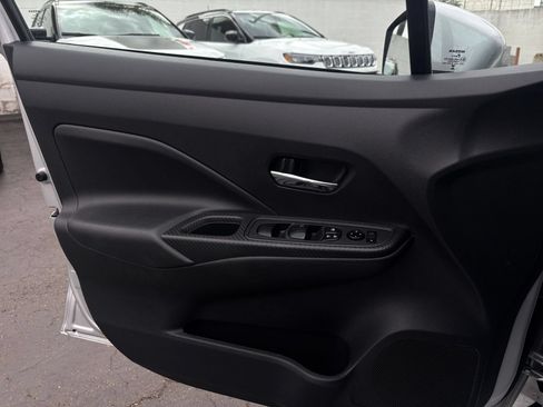 Used 2025 Nissan Versa SV FWD image 18