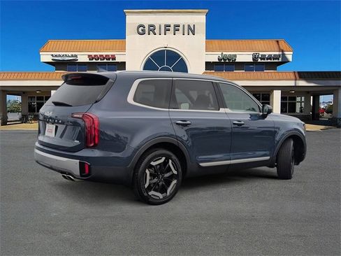 Used 2023 Kia Telluride S image 4