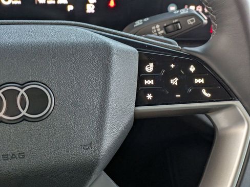 Used 2025 Audi Q5 Premium w/ Convenience Package image 11